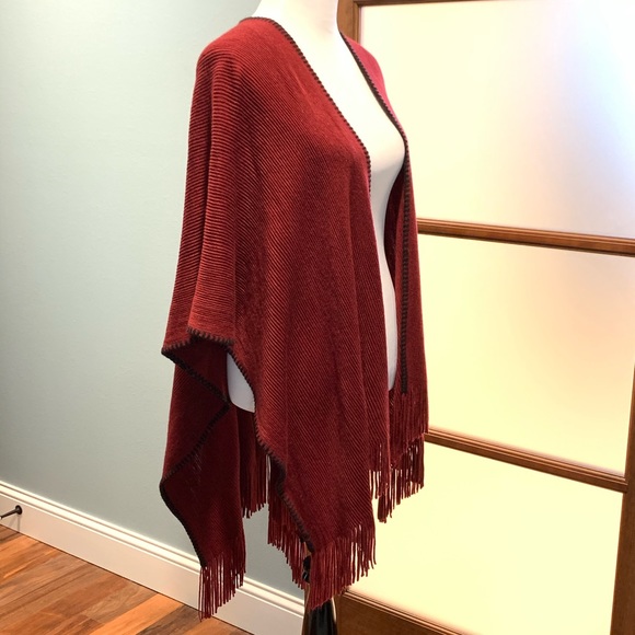 Lightweight knit shawl red. - Picture 4 of 6